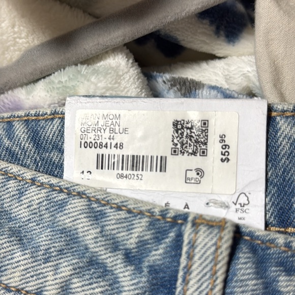 Garage Mom Jeans - Picture 4 of 4